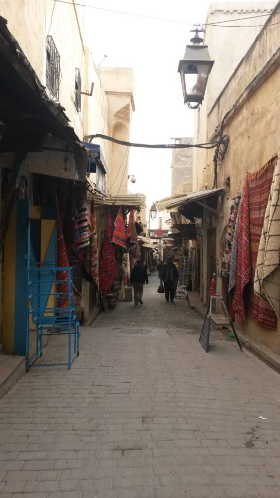 Medina, Fez, Marrocos, comerciante árabe